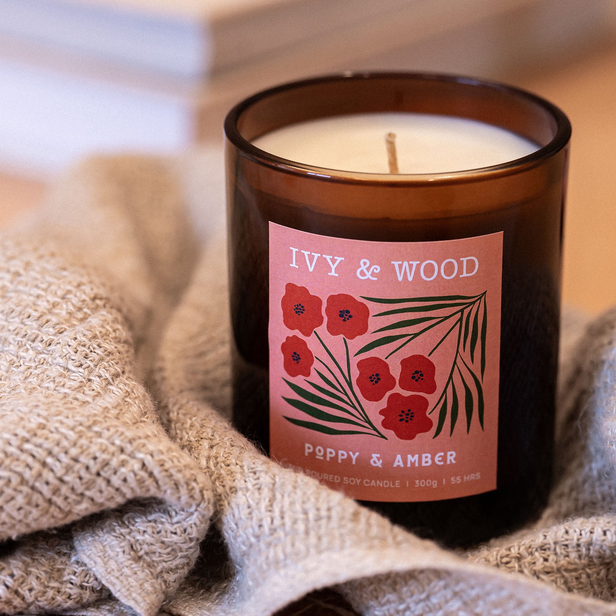 Poppy & Amber Scented Candle - Ivy & Wood